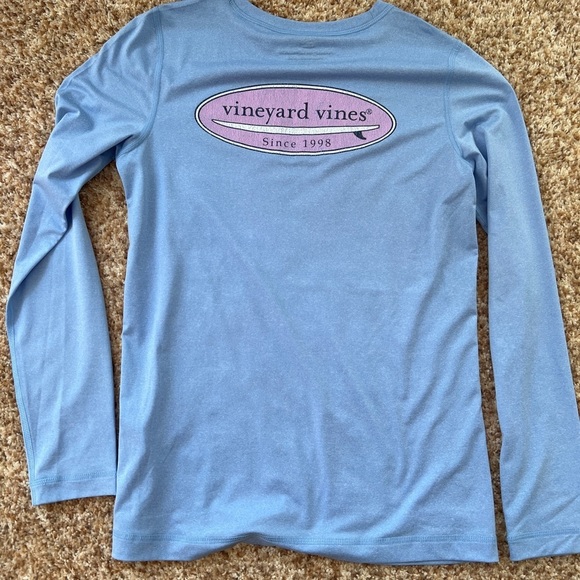 Vineyard Vines Tops - Women’s Vineyard Vines size XXS long sleeve performance shirt. Never Worn.